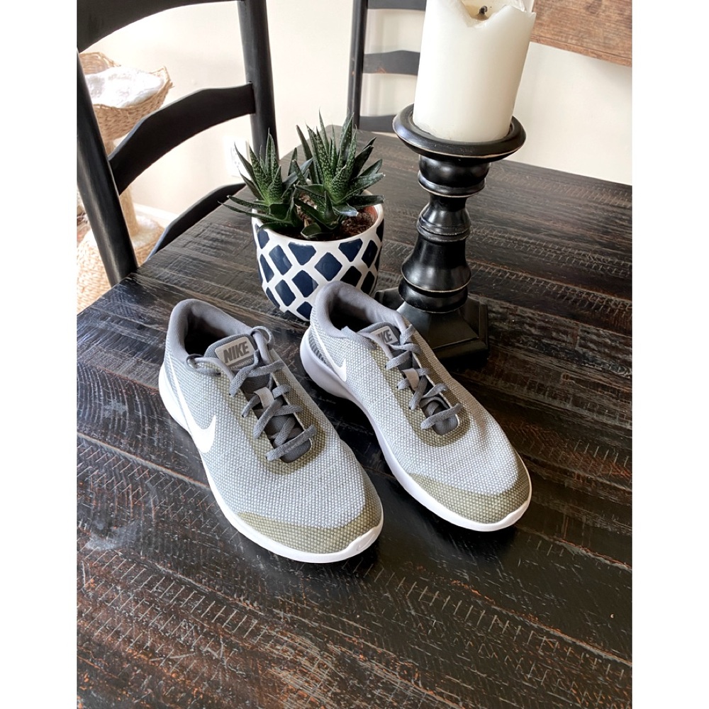 Nike sneakers size 7